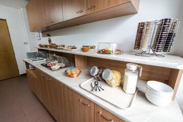 Фотографии Отель Hotel Est г. Бухарест (Румыния) №2 Фото Отель Hotel Est г. Бухарест 2
