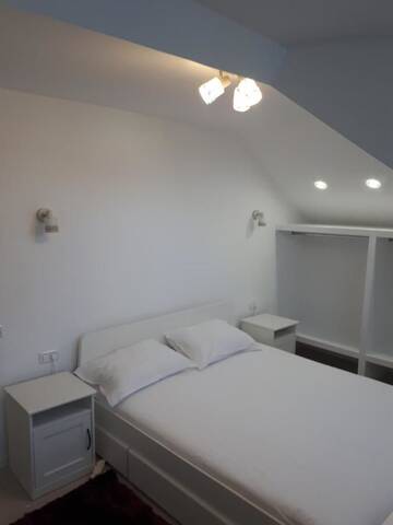 Фото номера Дом с 2 спальнями Дома для отпуска Iarca Cottage г. Бухарест 17
