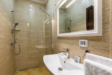 Фото номера Номер Делюкс Отель Poet Palace Bucharest г. Бухарест 13