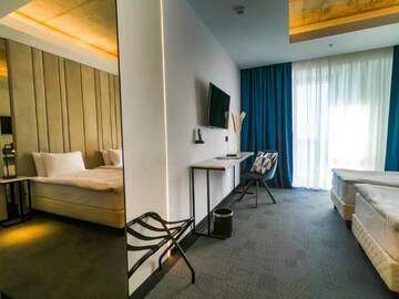 Фото номера Улучшенный двухместный номер с 2 отдельными кроватями Отель Union Plaza Hotel г. Бухарест 2