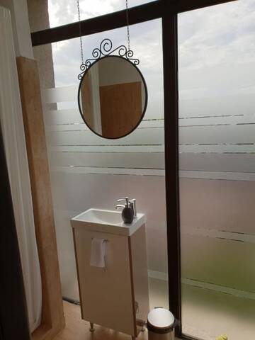 Фото номера Одноместный номер с ванной комнатой Мотели MAG Motel г. Бухарест 3