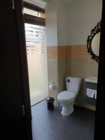 Фото номера Двухместный номер с 1 кроватью и собственной ванной комнатой Мотели MAG Motel г. Бухарест 51