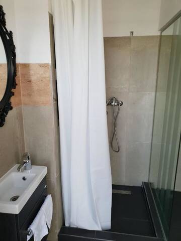 Фото номера Двухместный номер с 1 кроватью и собственной ванной комнатой Мотели MAG Motel г. Бухарест 24