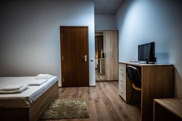 Фото номера Двухместный номер с 1 кроватью Отель Hotel Tomi г. Бухарест 4