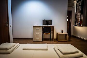 Фото номера Двухместный номер с 1 кроватью Отель Hotel Tomi г. Бухарест 6