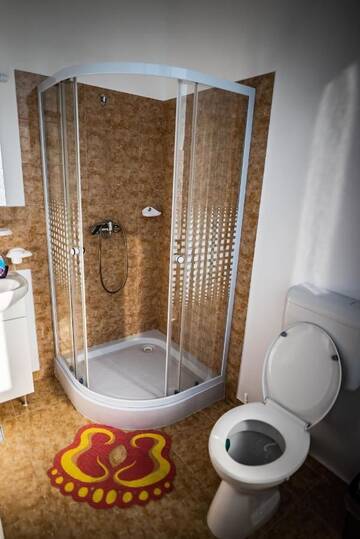Фото номера Двухместный номер с 1 кроватью Отель Hotel Tomi г. Бухарест 3