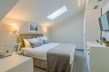 Фото номера Attic Deluxe Double Room Отель New Era Hotel г. Бухарест 2