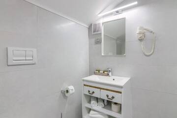Фото номера Attic Deluxe Double Room Отель New Era Hotel г. Бухарест 10