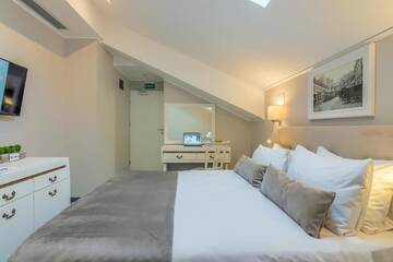 Фото номера Attic Deluxe Double Room Отель New Era Hotel г. Бухарест 7
