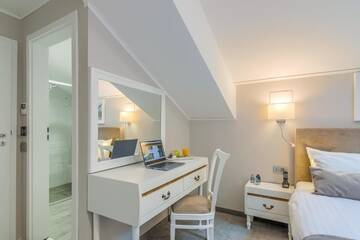 Фото номера Attic Deluxe Double Room Отель New Era Hotel г. Бухарест 8
