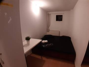 Фото номера Номер с кроватью размера «queen-size» и общей ванной комнатой Хостелы Level Hostel г. Бухарест 4