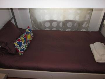 Фото номера Кровать в общем номере с 4 кроватями Хостелы Level Hostel г. Бухарест 11