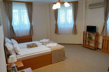 Фото номера Двухместный номер с 1 кроватью Отель Bucharest Downtown Inn г. Бухарест 15