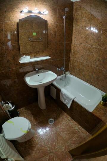 Фото номера Двухместный номер с 1 кроватью Отель Bucharest Downtown Inn г. Бухарест 10