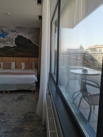 Фото номера Номер-студио Делюкс с кроватью размера &quot;king-size&quot; Отель YMY Boutique Residence г. Бухарест 4
