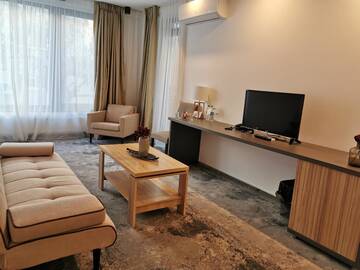 Фото номера Номер-студио Делюкс с кроватью размера &quot;king-size&quot; Отель YMY Boutique Residence г. Бухарест 2