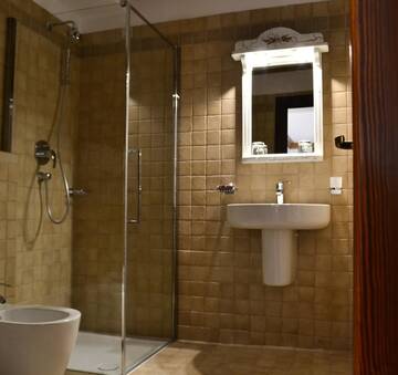 Фото номера Стандартный двухместный номер с 1 кроватью Отель Casa Comana Boutique Hotel г. Бухарест 4
