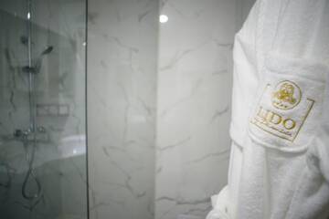 Фото номера Номер Делюкс с кроватью размера «king-size» Отель Hotel Lido by Phoenicia г. Бухарест 27