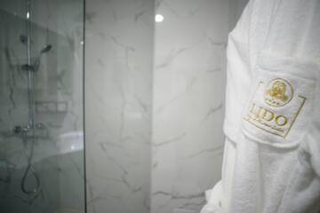 Фото номера Номер Делюкс с кроватью размера «king-size» Отель Hotel Lido by Phoenicia г. Бухарест 14