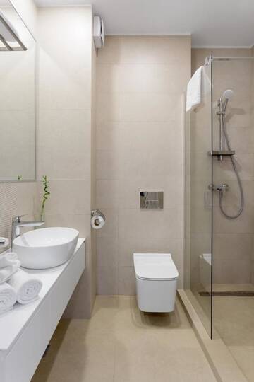 Фото номера Семейный номер с балконом Отель Athina Suites Hotel г. Бухарест 9