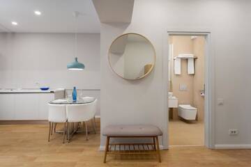 Фото номера Двухместный номер с 1 кроватью и балконом Отель Athina Suites Hotel г. Бухарест 7