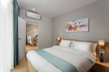 Фото номера Семейный номер с балконом Отель Athina Suites Hotel г. Бухарест 4