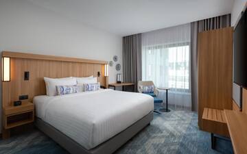 Фото номера Стандартный номер с 1 кроватью размера «king-size» Отель Courtyard by Marriott Bucharest Floreasca г. Бухарест 8