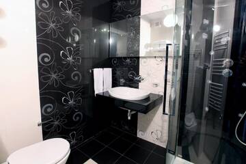 Фото номера Двухместный номер с 1 кроватью Отель Ambiance Hotel г. Бухарест 5