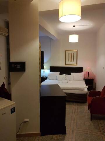 Фото номера Улучшенный двухместный номер с 1 кроватью Отель Hotel Litovoi Central г. Бухарест 2