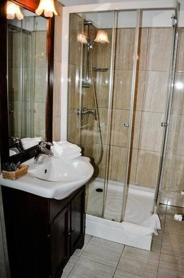 Фото номера Двухместный номер Делюкс с 1 кроватью Гостевой дом Residence Villa Barrio г. Бухарест 7
