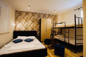 Фото номера Трехместный номер Хостелы Byzanthin Hostel г. Бухарест 10