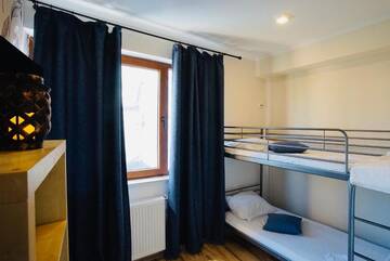 Фото номера Одноместный номер с общей ванной комнатой Хостелы Byzanthin Hostel г. Бухарест 2