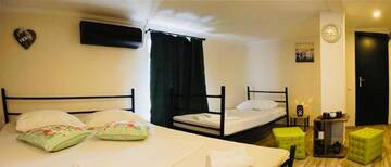 Фото номера Трехместный номер Хостелы Byzanthin Hostel г. Бухарест 7