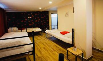 Фото номера Четырехместный номер Хостелы Byzanthin Hostel г. Бухарест 8