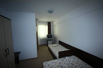 Фото номера Трехместный номер Отель Hotel Basarab г. Бухарест 4