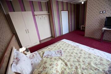 Фото номера Двухместный номер с 1 кроватью Отель Hotel La Gil г. Бухарест 29