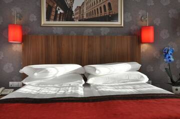 Фото номера Полулюкс Отель Hotel Ambasador г. Бухарест 3