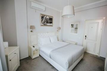 Фото номера Двухместный номер Отель Hotel Boutique &amp; Restaurant Cherie г. Бухарест 12