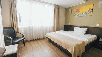 Фото номера Двухместный номер с 1 кроватью Отель Hotel Graffiti г. Бухарест 3