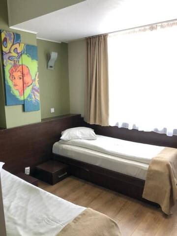 Фото номера Двухместный номер с 2 отдельными кроватями Отель Hotel Graffiti г. Бухарест 5