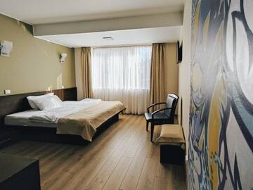 Фото номера Улучшенный двухместный номер с 1 кроватью Отель Hotel Graffiti г. Бухарест 5