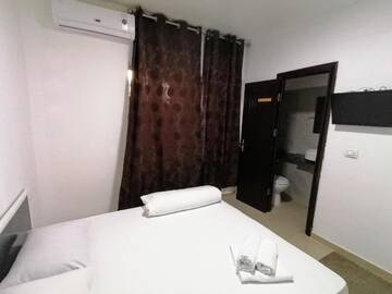 Фото номера Номер с кроватью размера «queen-size» Хостелы Hostel Tripoli г. Бухарест 7