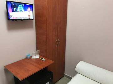 Фото номера Двухместный номер с 1 кроватью Хостелы Hostel Tripoli г. Бухарест 16