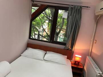 Фото номера Двухместный номер с 1 кроватью Хостелы Hostel Tripoli г. Бухарест 14