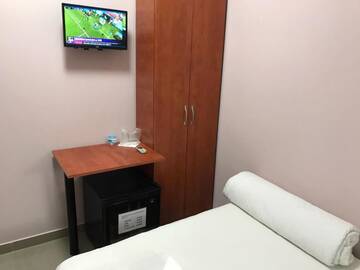 Фото номера Двухместный номер с 1 кроватью Хостелы Hostel Tripoli г. Бухарест 17