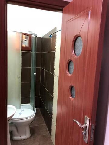 Фото номера Двухместный номер с 2 отдельными кроватями Хостелы Hostel Tripoli г. Бухарест 3