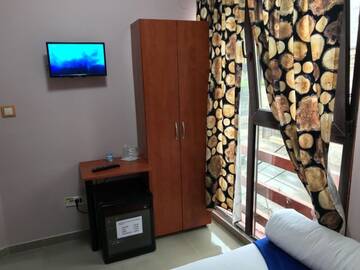 Фото номера Двухместный номер с 1 кроватью Хостелы Hostel Tripoli г. Бухарест 6