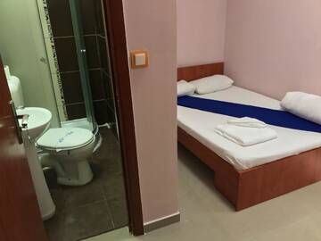 Фото номера Двухместный номер с 1 кроватью Хостелы Hostel Tripoli г. Бухарест 11