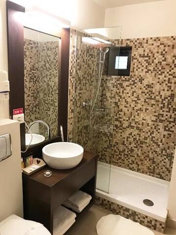 Фото номера Стандартный двухместный номер с 1 кроватью Отель Eden Boutique г. Бухарест 10