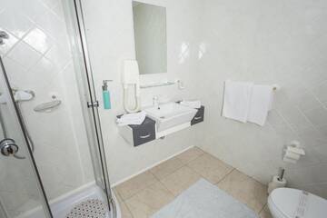 Фото номера Двухместный номер с 1 кроватью Отели типа «постель и завтрак» City Garden Rooms and Apartments г. Бухарест 12
